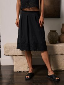 Nicerway Embroidered Shorts in Black