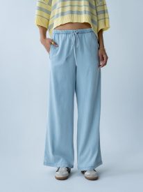 Banks Wide Leg Pants in Light Wash