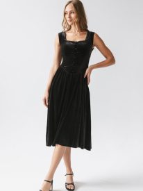 Nicerway Velvet Midi Dress in Black